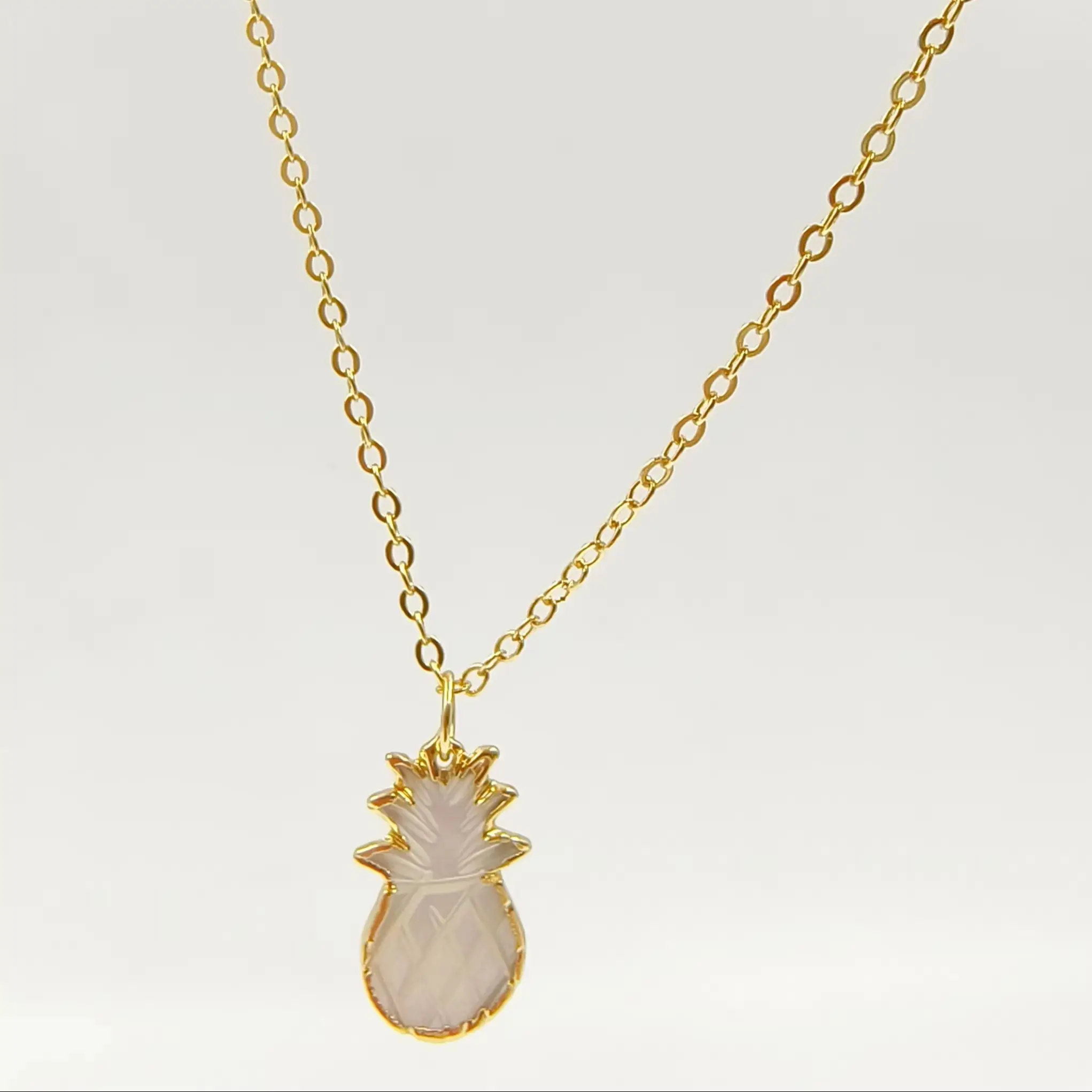 WT-N1082 WKT Natural Shell Pineapple Shape With High Quality Gold Color Trim Pendant Necklace For Women And Kids Necklace