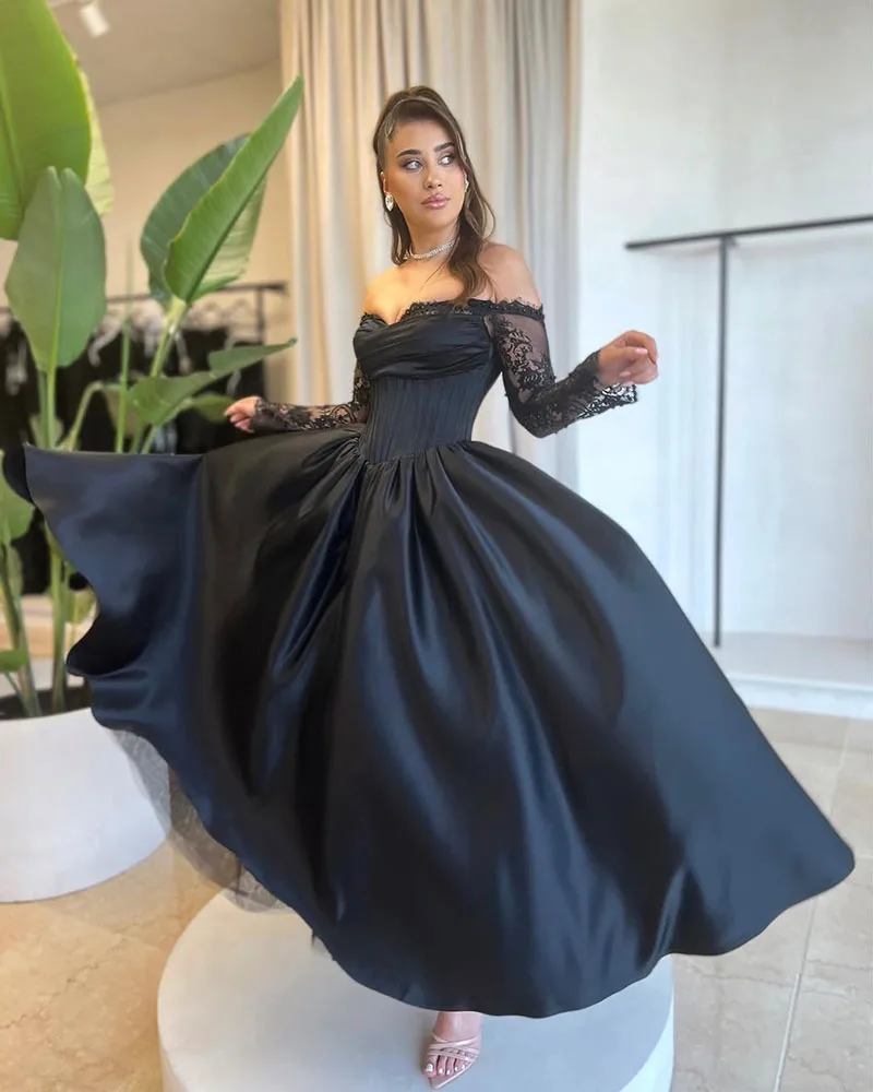 Sumnus gaun Prom Satin A-Line hitam elegan bahu terbuka gaun malam seksi panjang lantai dengan gaun Formal renda disesuaikan