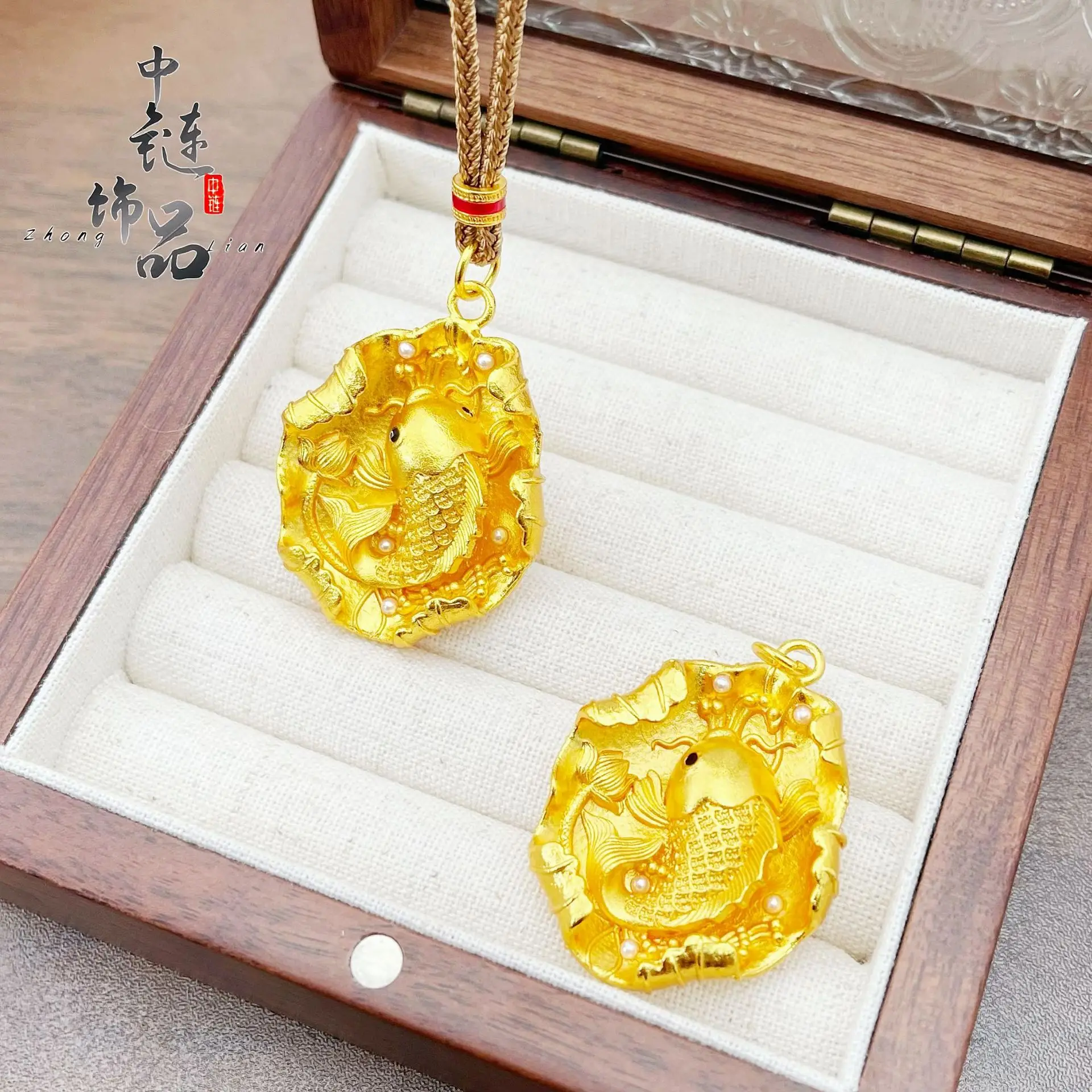 9999 gold high-color ancient-style lotus leaf pearl fish pendant - New Chinese-style lotus flower with golden carp pendant