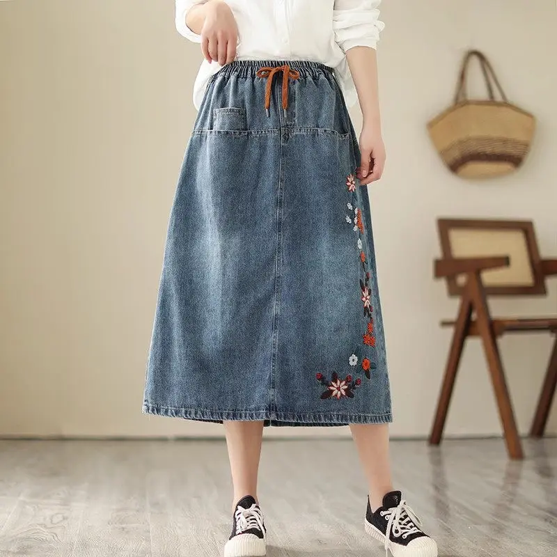 

2023 Autumn New Denim Skirt Women's A-Line Elastic High Waist Embroidered Art Retro Mid length Skirt Jeans Saias C082