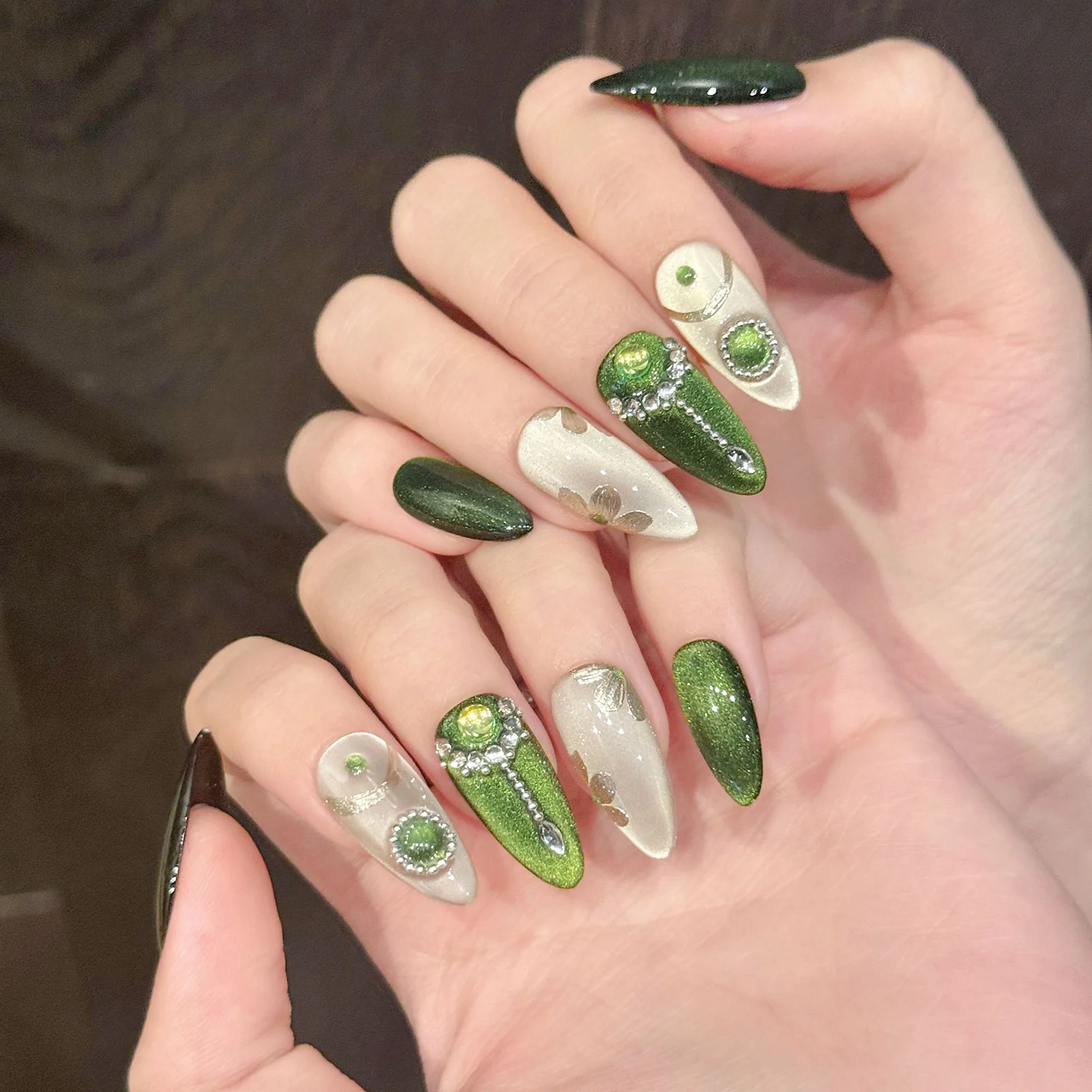 10 قطعة عين القط الأخضر اللامع اليدوية الأظافر كاذبة الساحرة الماس ديكور فتاة حار الأظافر وهمية غطاء كامل الصيف اضغط على الأظافر