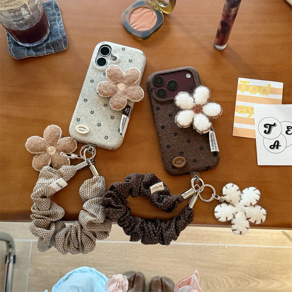 Kawaii Woolen Fabric Phone Case for iPhone 18 17 16 15 Pro Max 3D Flower Cute Cover With Scrunchie Wrist Strap Korea Fundas