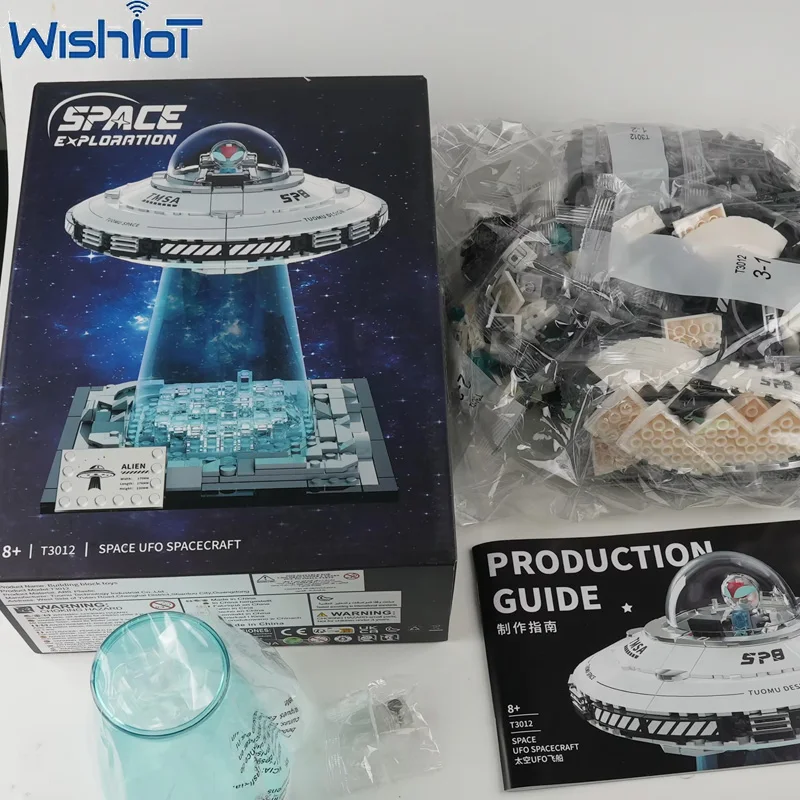 

601pcs With Night Light Space UFO Spaceship MOC Building Blocks Creative Spacecraft Alien Room Decor Model MOC Bricks Toys Gifts