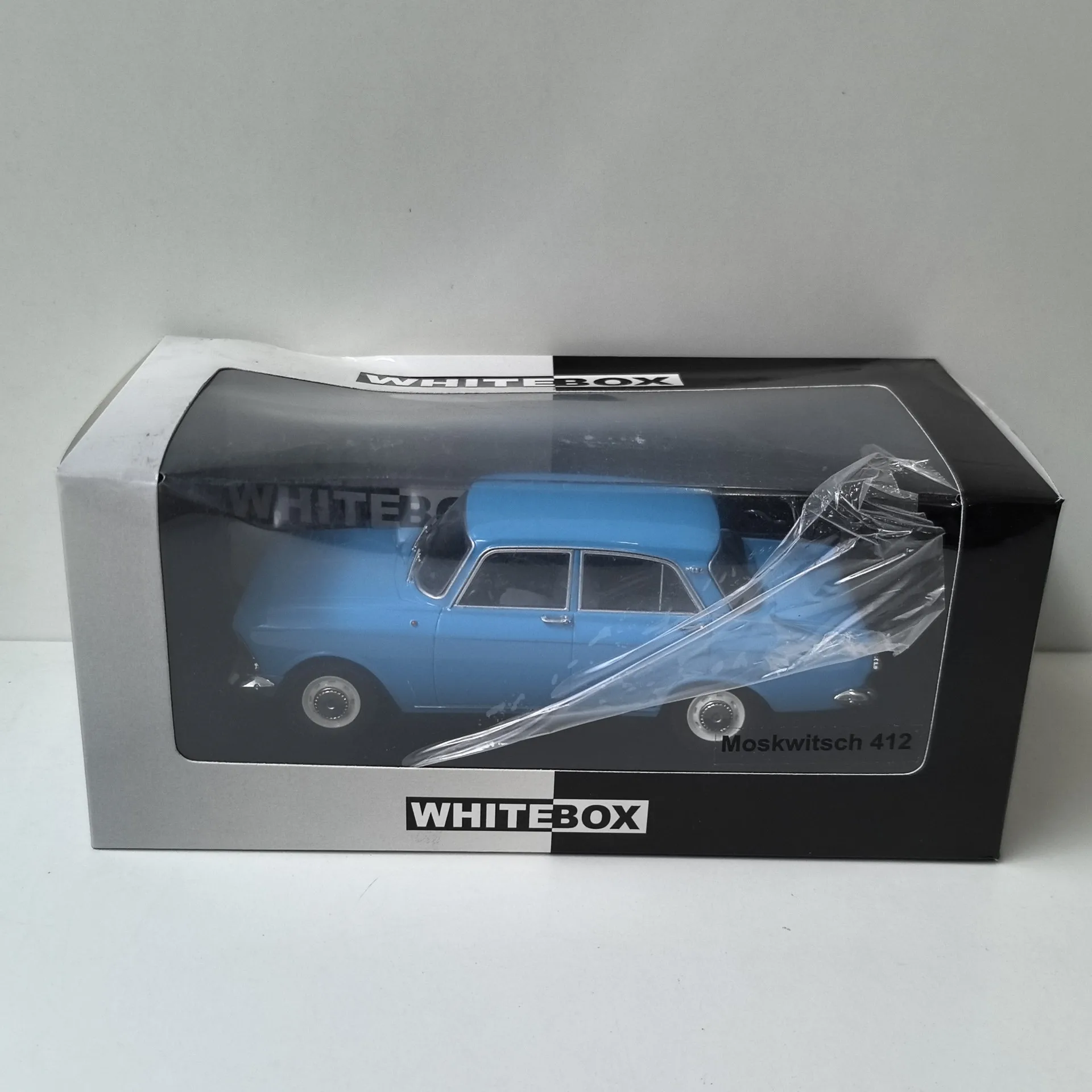 Diecast WHITEBOX 1/24 Scale MOSKVITCH 412 M6 Alloy Car Model