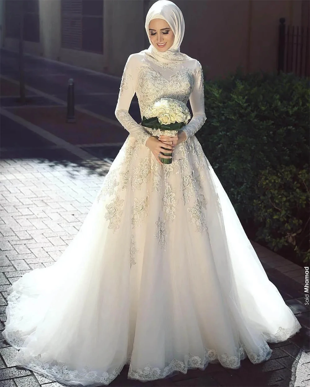 Muslim Hijab Wedding Dresses A Line Bride Gowns High Collar Long Sleeves Floral Lace Appliques Islamic Garden Modest Bridal Gown