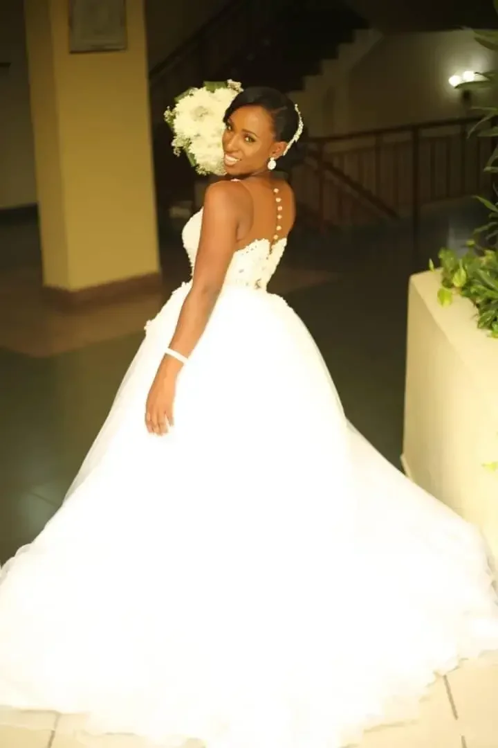 Customized Black Girl  Wedding Dress Lace Appliques Beaded Sleeveless Detachable Train Puffy Plus Size Formal Bridal Gowns