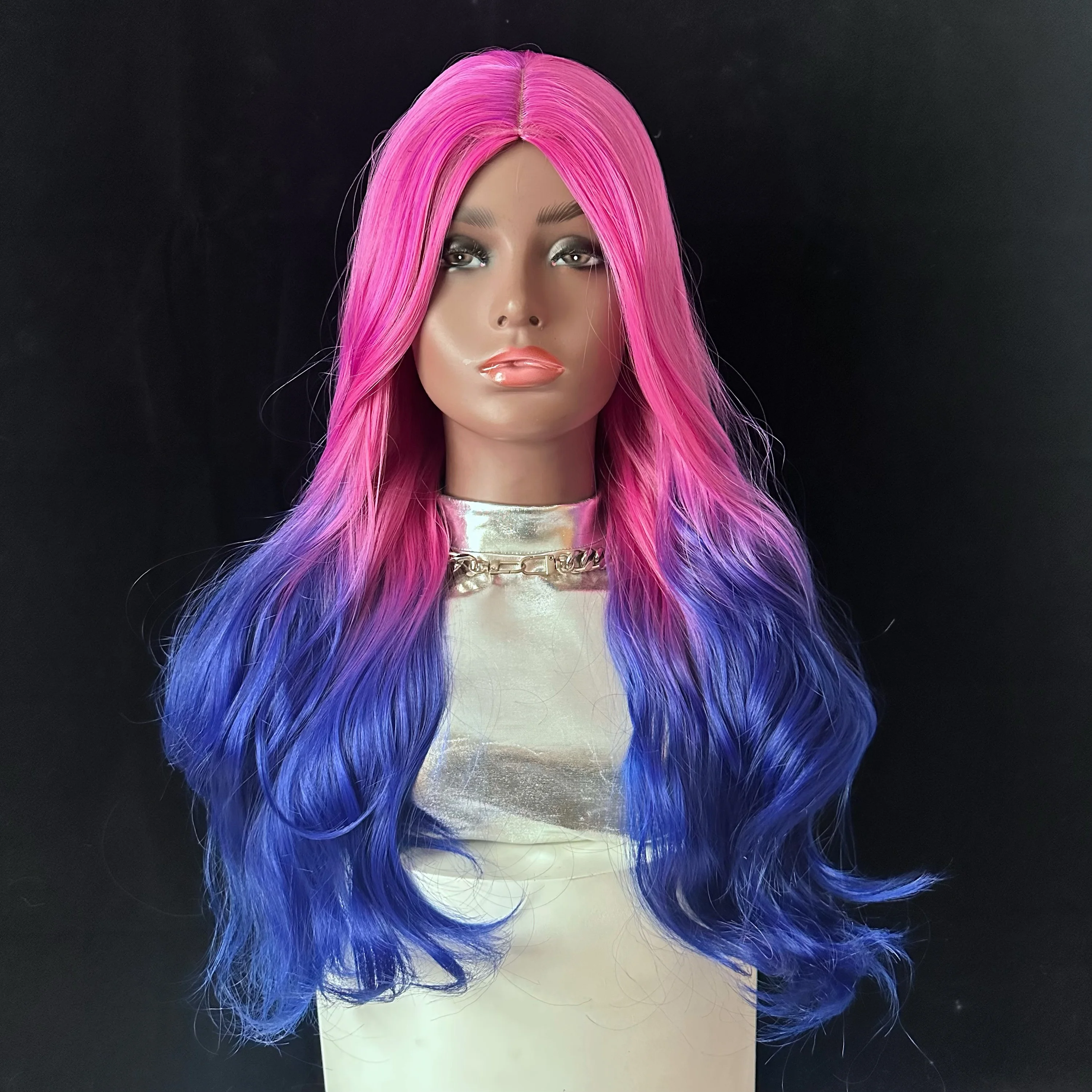 Wig sintetis bergelombang coklat emas panjang warna ungu dengan poni untuk Wig rambut Cosplay harian wanita gunakan Wig rambut tahan panas alami