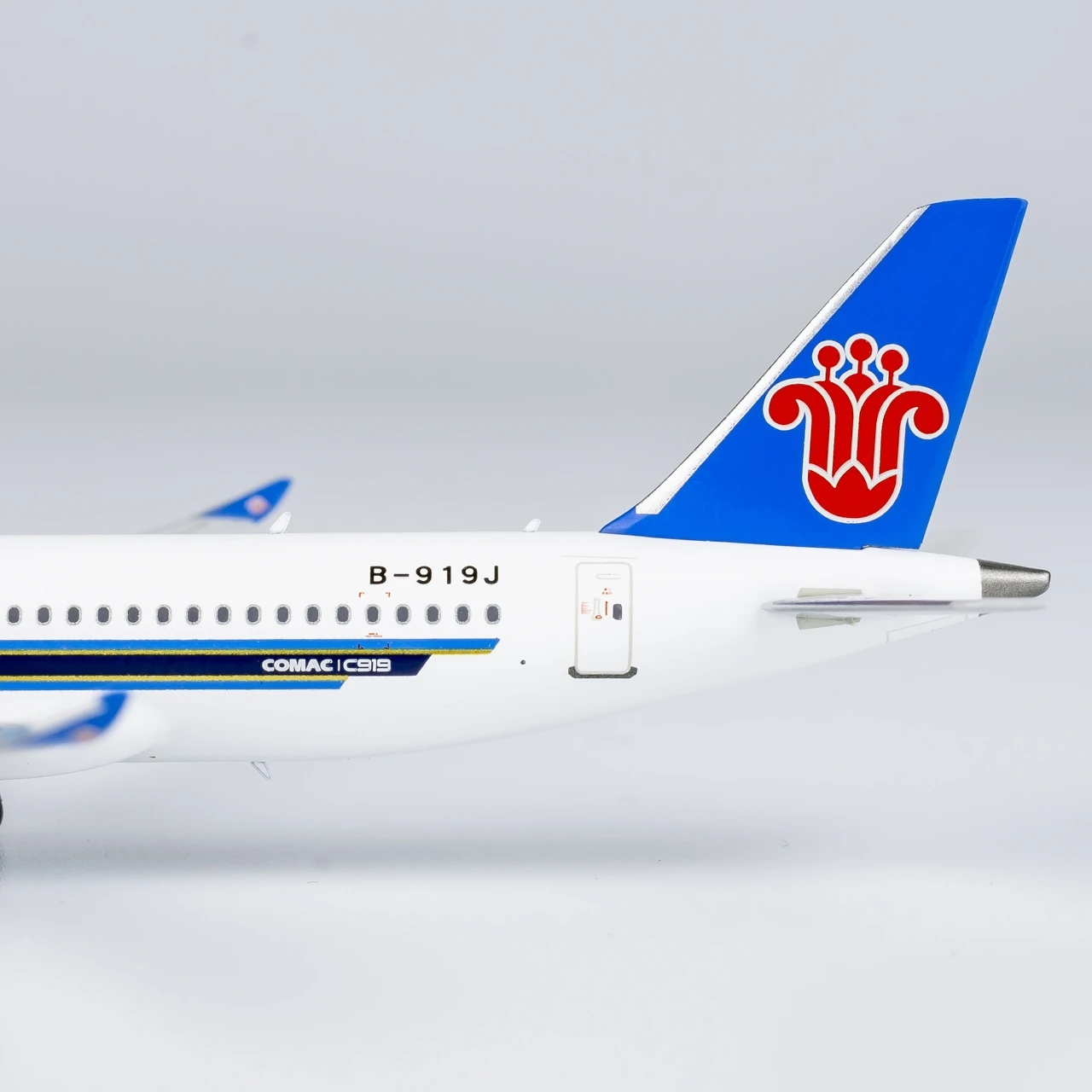 Diecast 1/400 Scale Unique Novelty Airplane China Southern Airlines C919 B-919J Airbus Alloy Aircraft Model Collection Display