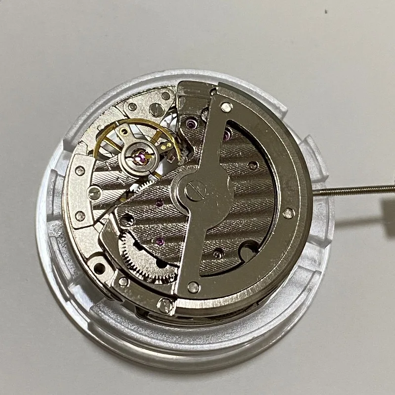 Parts are suitable for watch accessories 82S7 high quality 8205 2813 four-pin movement 9:24:5 digits walk small seconds