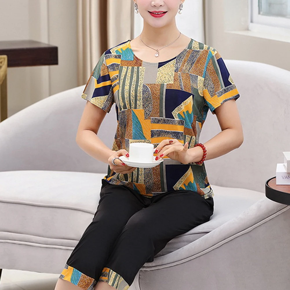 Camiseta feminina de manga curta com decote em V cruzado, blusa esportiva e casual de verão com mistura de poliéster e elastano para conforto