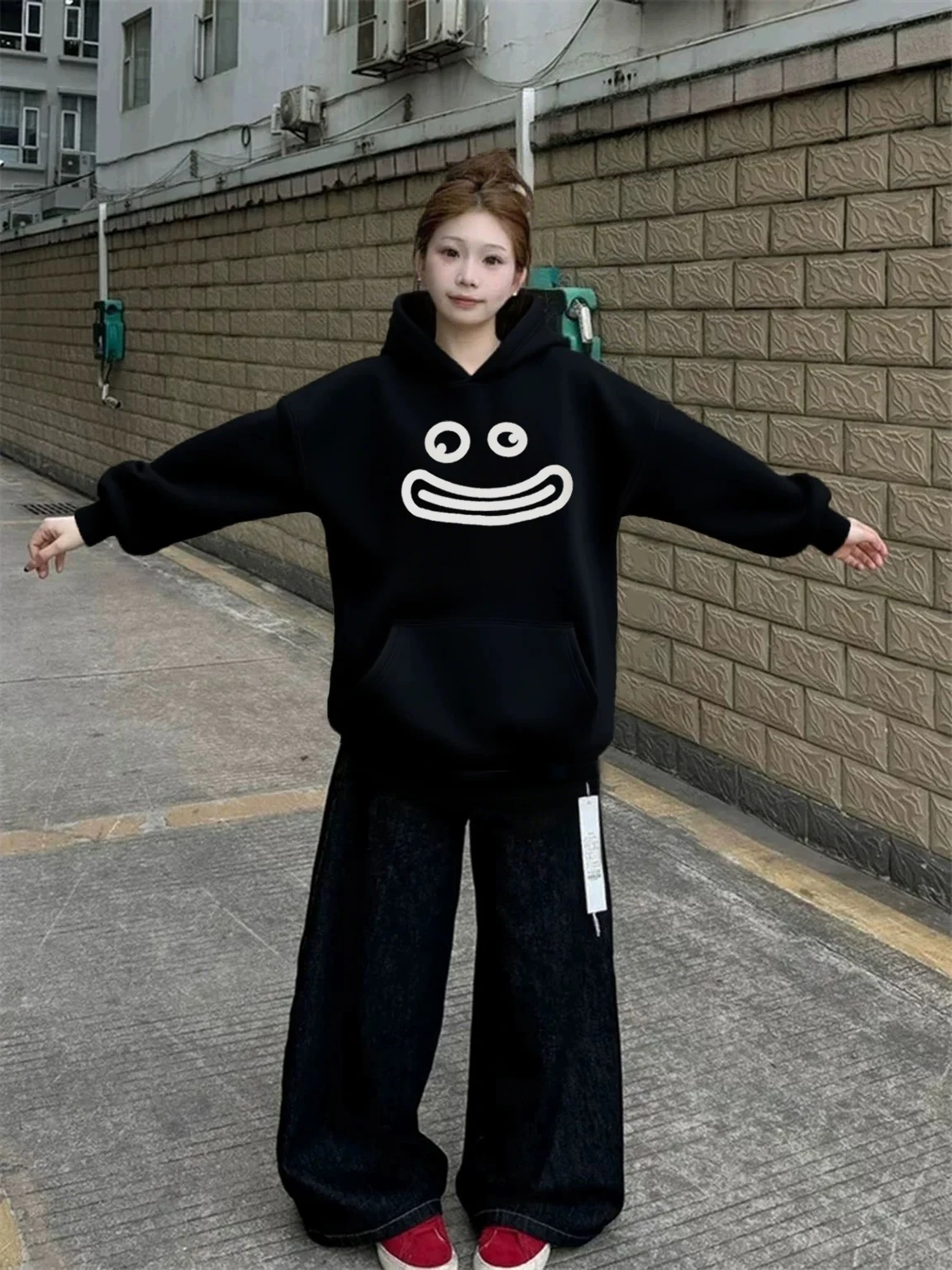 Felpa con stampa espressione divertente, stile alla moda e semplice, adatta per l'uso quotidiano femminile e le attività all'aperto