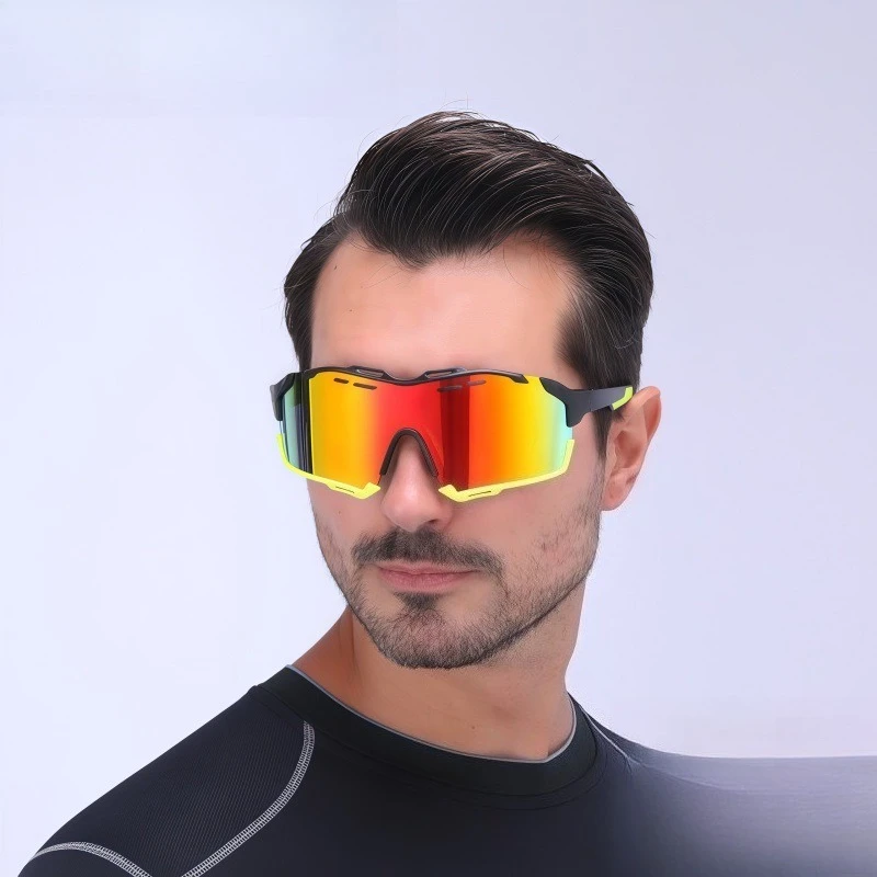 

Опыт безвесовой комфорт во время езды на дальние расстояния с этими велосипедными очками эргономичного дизайна.