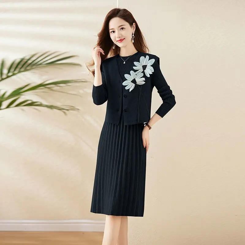 Women\'s Autumn and Winter Two-piece Knitted Dress New Mid to Long Style Slim Fit and Fashion Temperament Set Casual Dresses