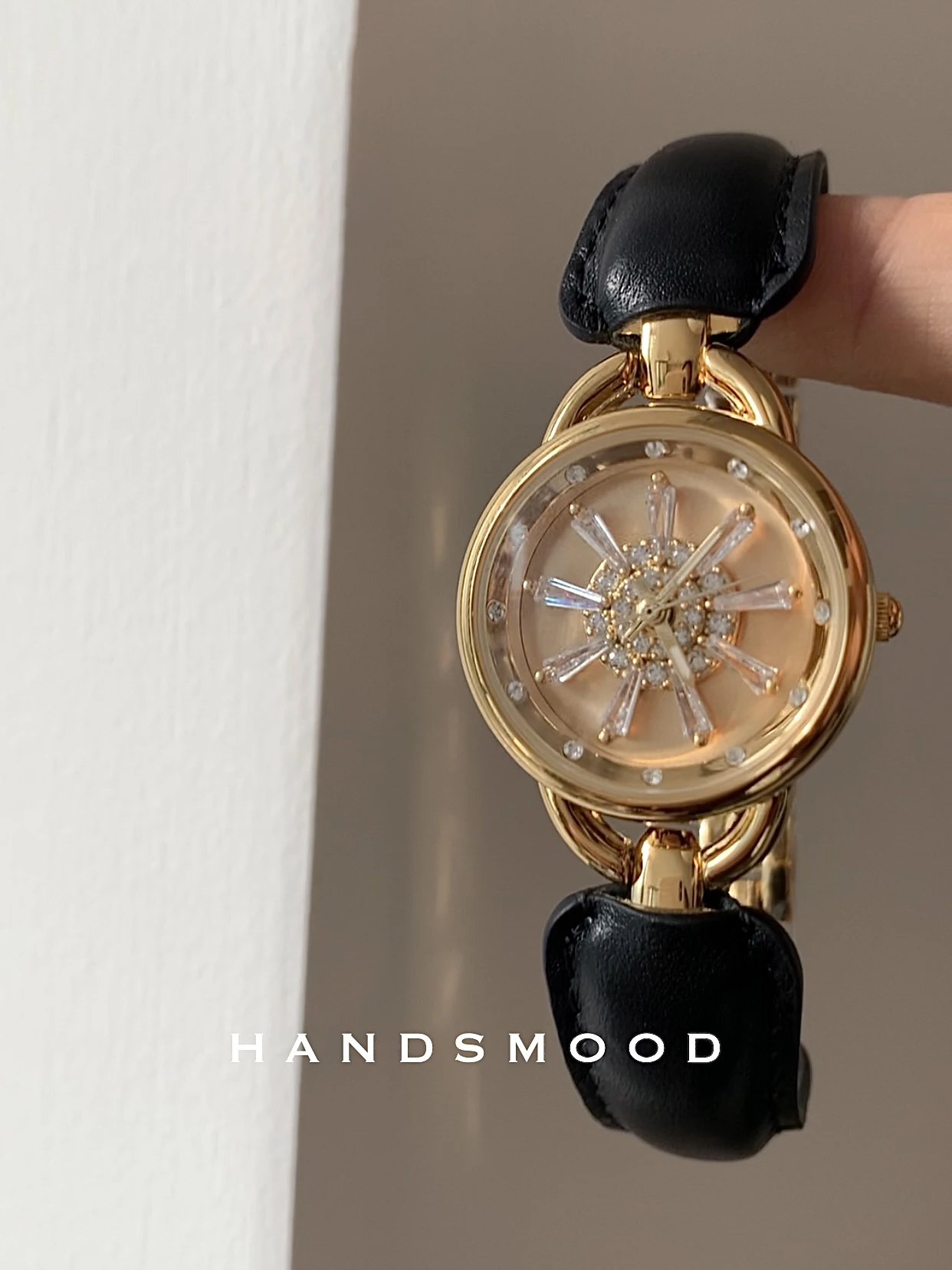 Orologio da donna elegante, lussuoso braccialetto in pelle con zirconi a forma di fiocco di neve, orologio al quarzo da donna alla moda, regali per le donne