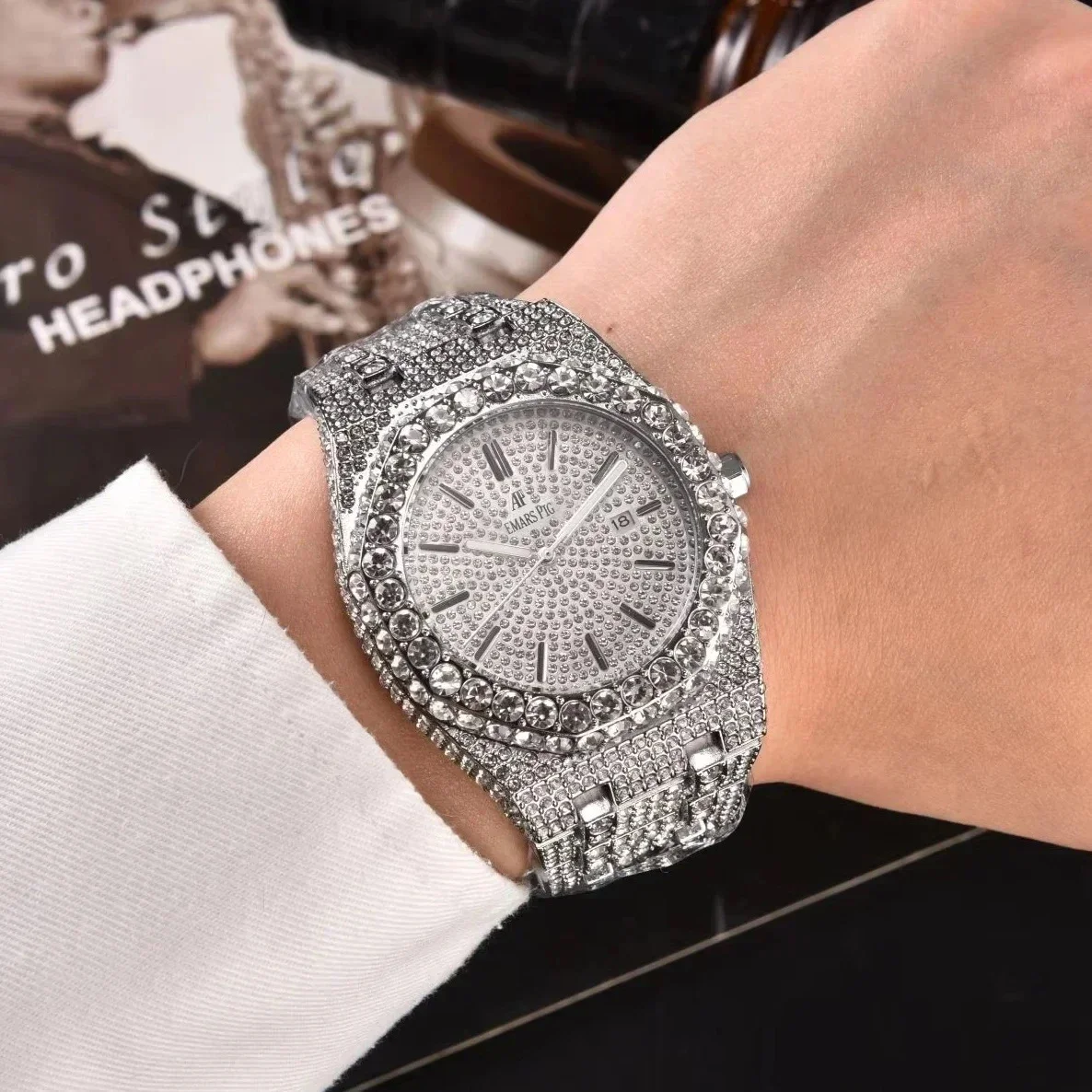 Luxury Diamond Men Women Watches Gold Watch Ladies Wrist Watch Luxury Rhinestone Unisex Bracelet Watches Female Clock 2025 New