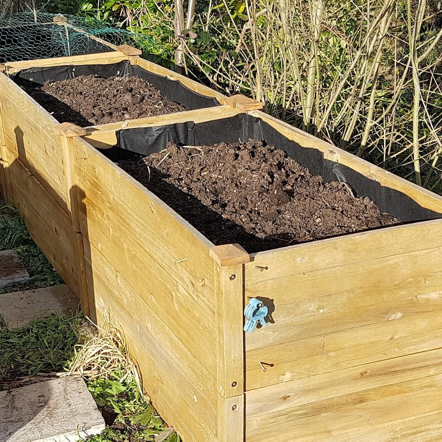 Non-Woven Landscape Fabric Liner for Elevated Beds Vegetable Patches and Small-Scale Planting Areas with Drainage Support