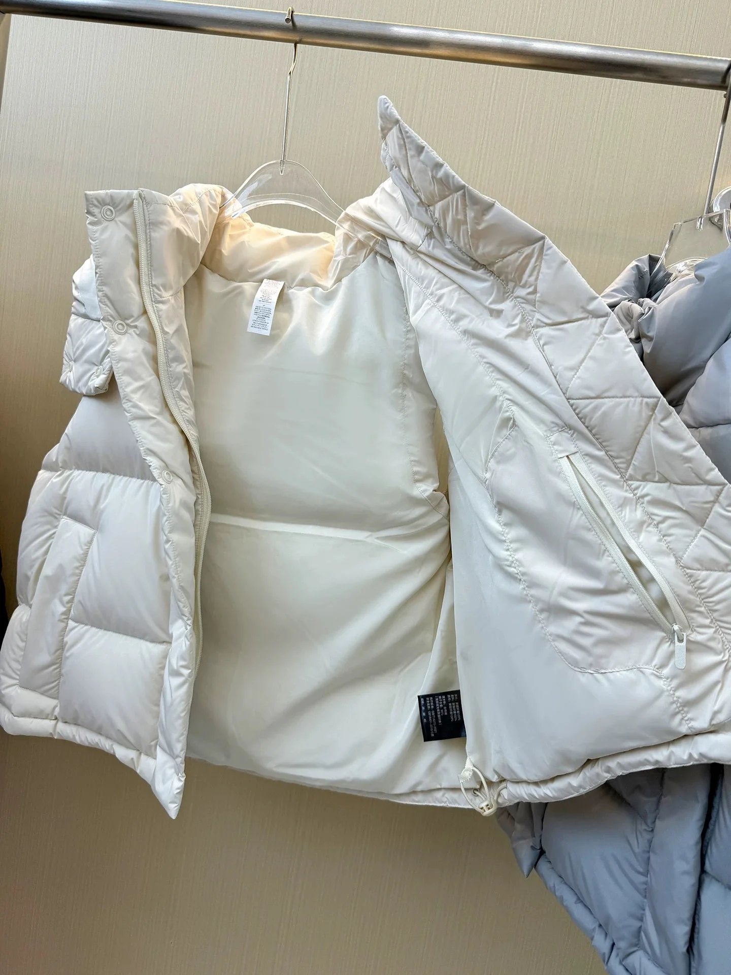 Dames kort lichtgewicht donsvest met capuchon, winddicht, waterdicht, witte eendendons geïsoleerd puffergilet, buitensportjack
