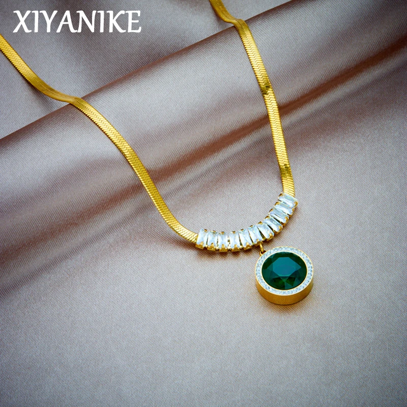 XIYANIKE Green Zircon Inlay Simple Pendant Necklace Fashion Elegant Snake Chain Neck Chain Jewelry for Women Dinner Accessories