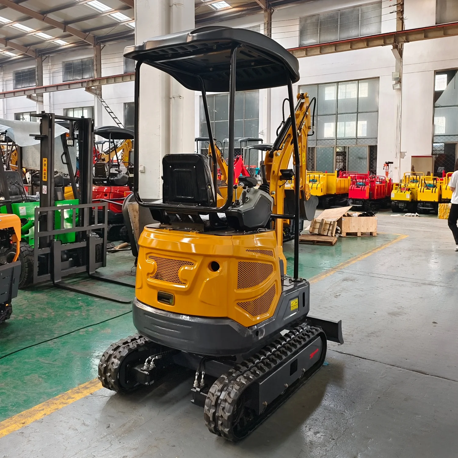 حفارة صغيرة 1.5 طن محرك ديزل كوبوتا مخصص مناسب للمزارع حفارة صغيرة 1 طن مع نقل مجاني