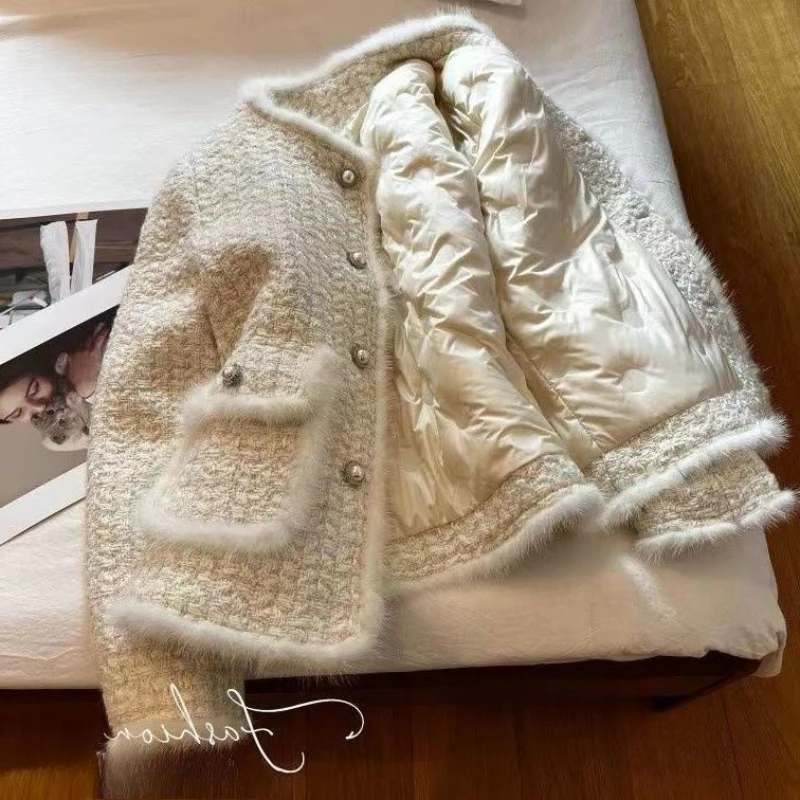 

Temperament Small Fragrant Coat for Women, Fashionable Rough Flower Texture, Elegant and Thin Top, Thickened Lamb Wool, 2025Win