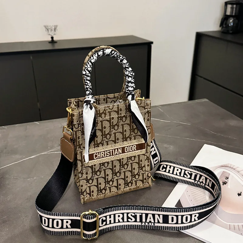 حقيبة يد مونوغرام مطرزة لعام 2026 للنساء، محفظة كتف وكروس مستوحاة من المصمم، حقيبة يد صغيرة أنيقة #2