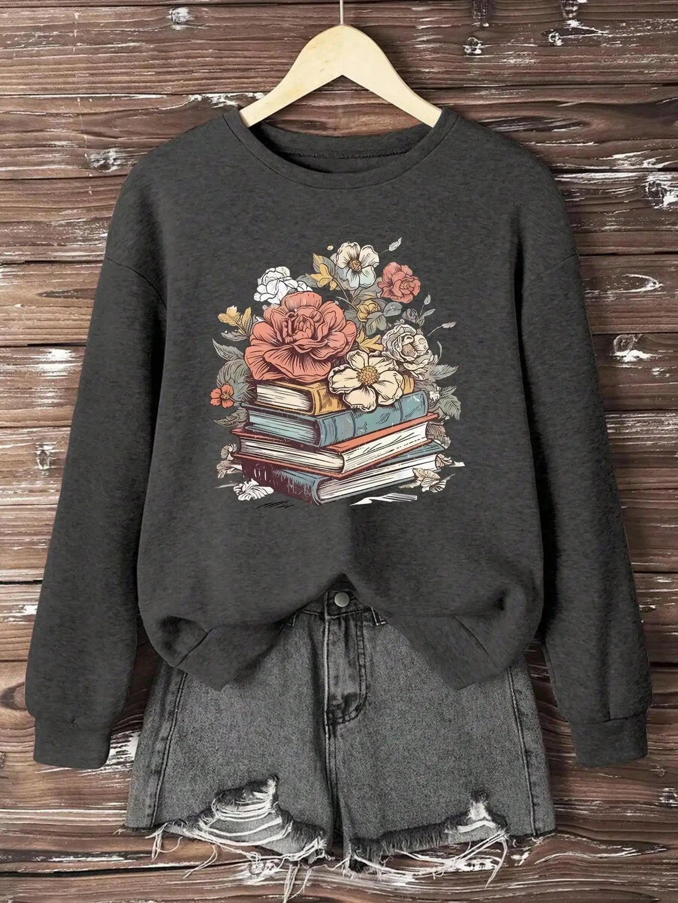 

Floral Book Print Women's Crewneck Sweatshirt, Loose Fit Long Sleeve Pullover for Autumn Winter