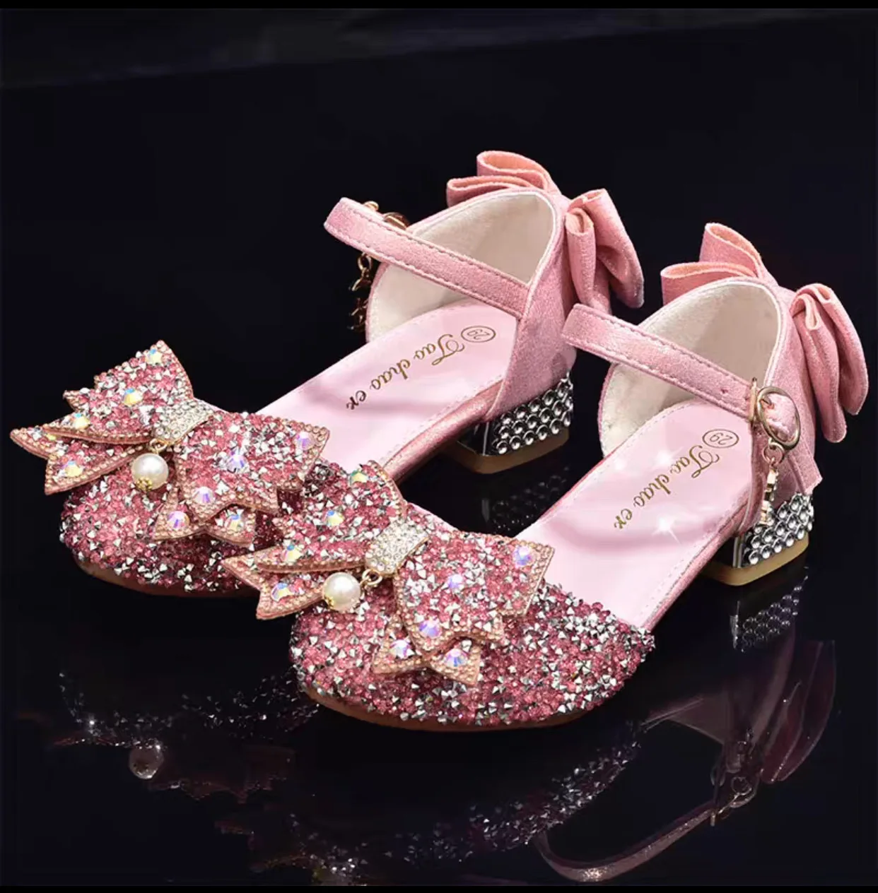 

Girls Sandals Luxury Rhinestone Bow Children High Heels Fashion Crystal Glitter Comfort Kids Princess Wedding Party Dress Shoes