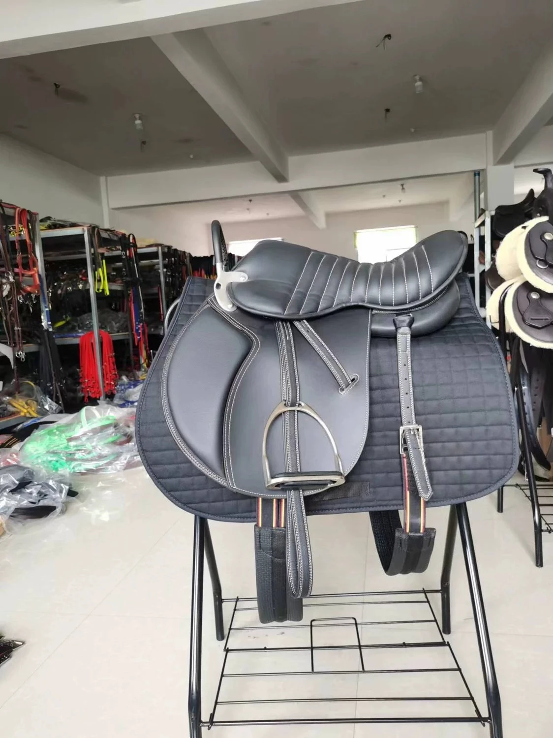 Lightweight British Endurance Saddle, Integrated Riding Saddle with Double Belly Belt, for long-distance riding in the wild