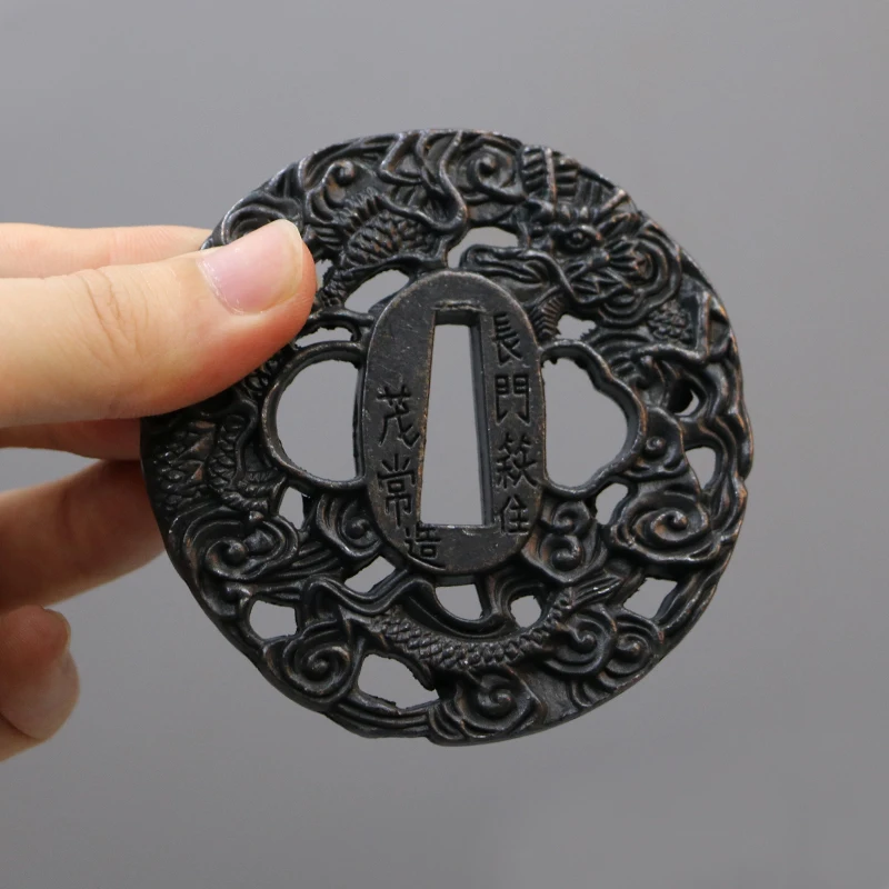 Bonitos accesorios de protección Tsuba de dragón negro de aleación para Katana samurái japonés o espada Wakizashi