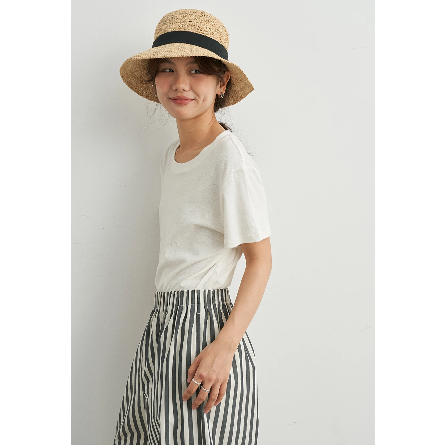 

Ertang Soft Cotton Linen Blend round Ne ort Sve T-irt in Cry White Comfortable Loose Fit Creative Commute Sle