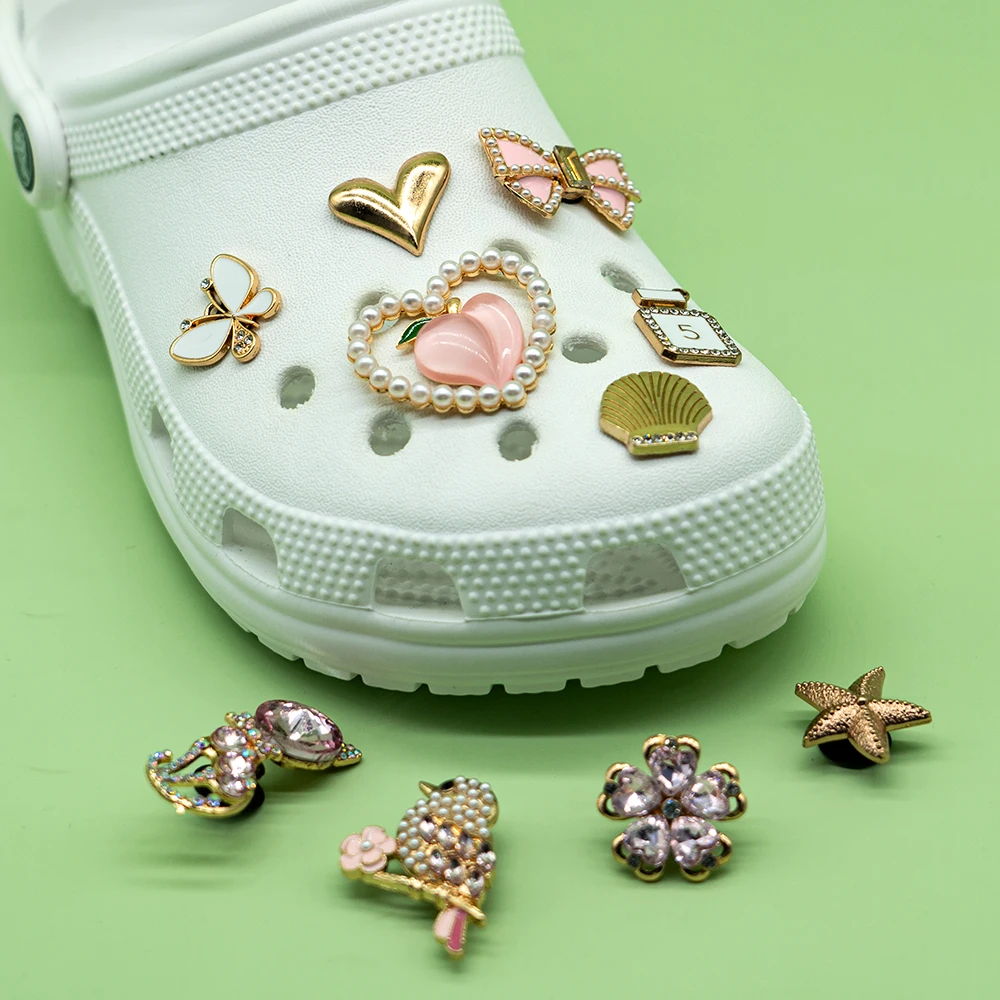 1 قطعة الأحذية المعدنية الوردية السحر للنساء الفتيات فراشة القوس الثعلب ديزي الفاخرة اللؤلؤ الأحذية زينة دبابيس صندل الملحقات