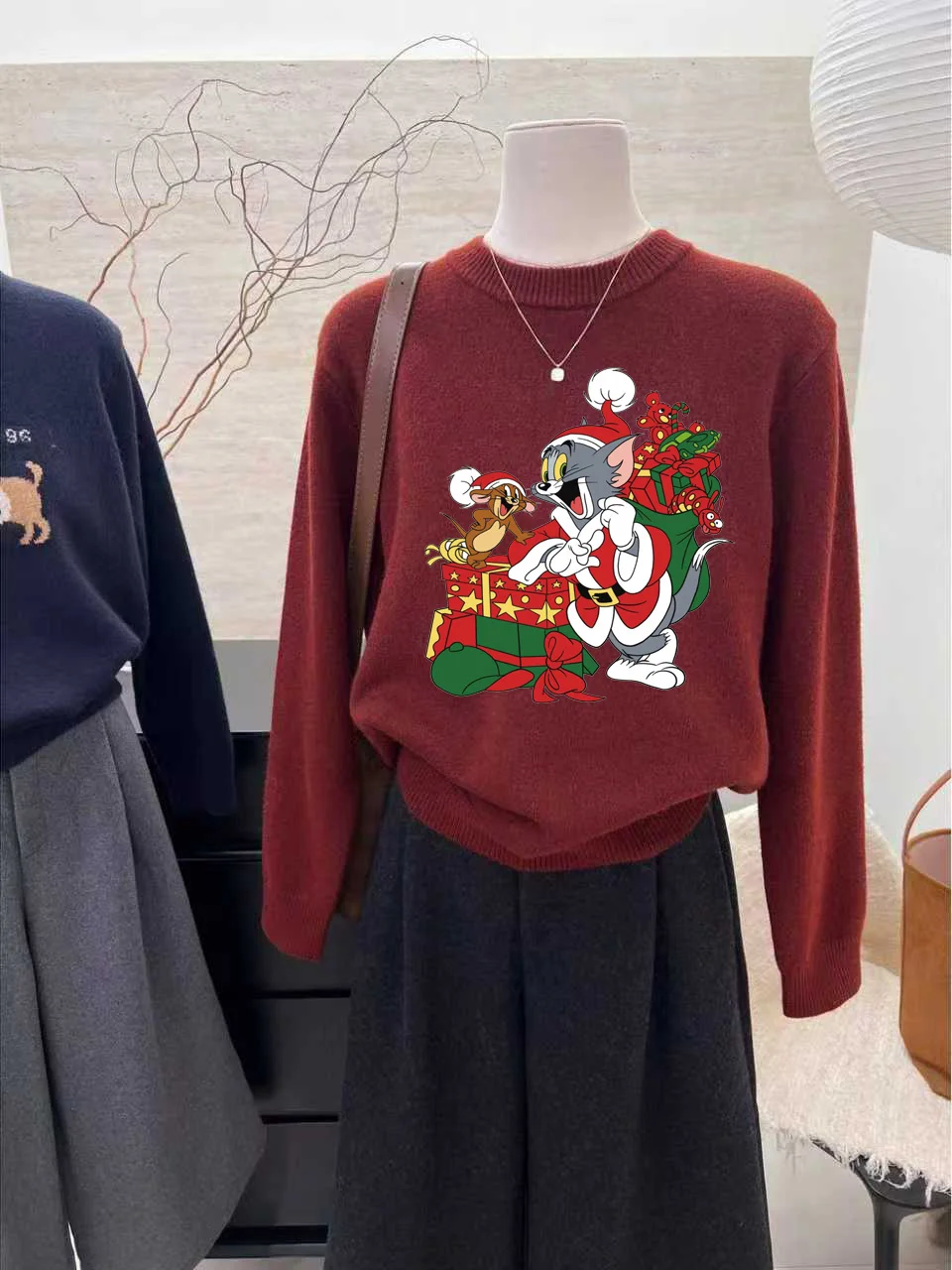 

Festive Wine Red Knitted Sweater Long Sve round Ne And Mouse Design Women's Warm Top for Cisas Celebration