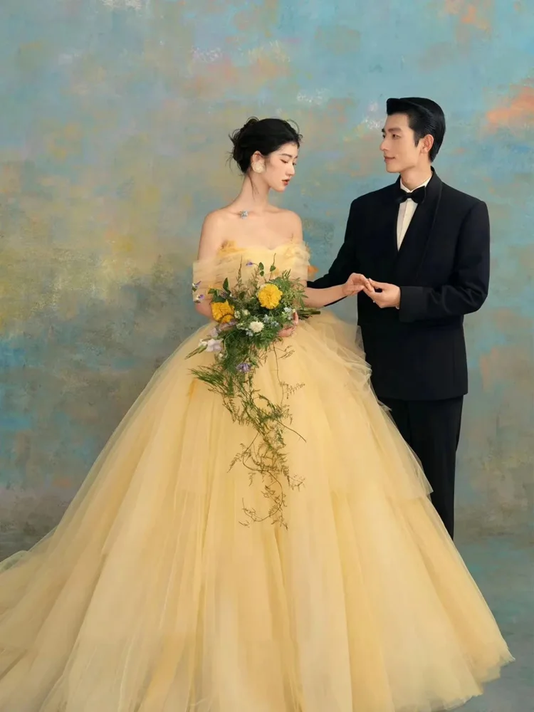 

New Vintage Yellow One-Shoulder Wedding Dress Photography Theme Costume Floral Oil Painting Style Dreamy Tulle Skirt