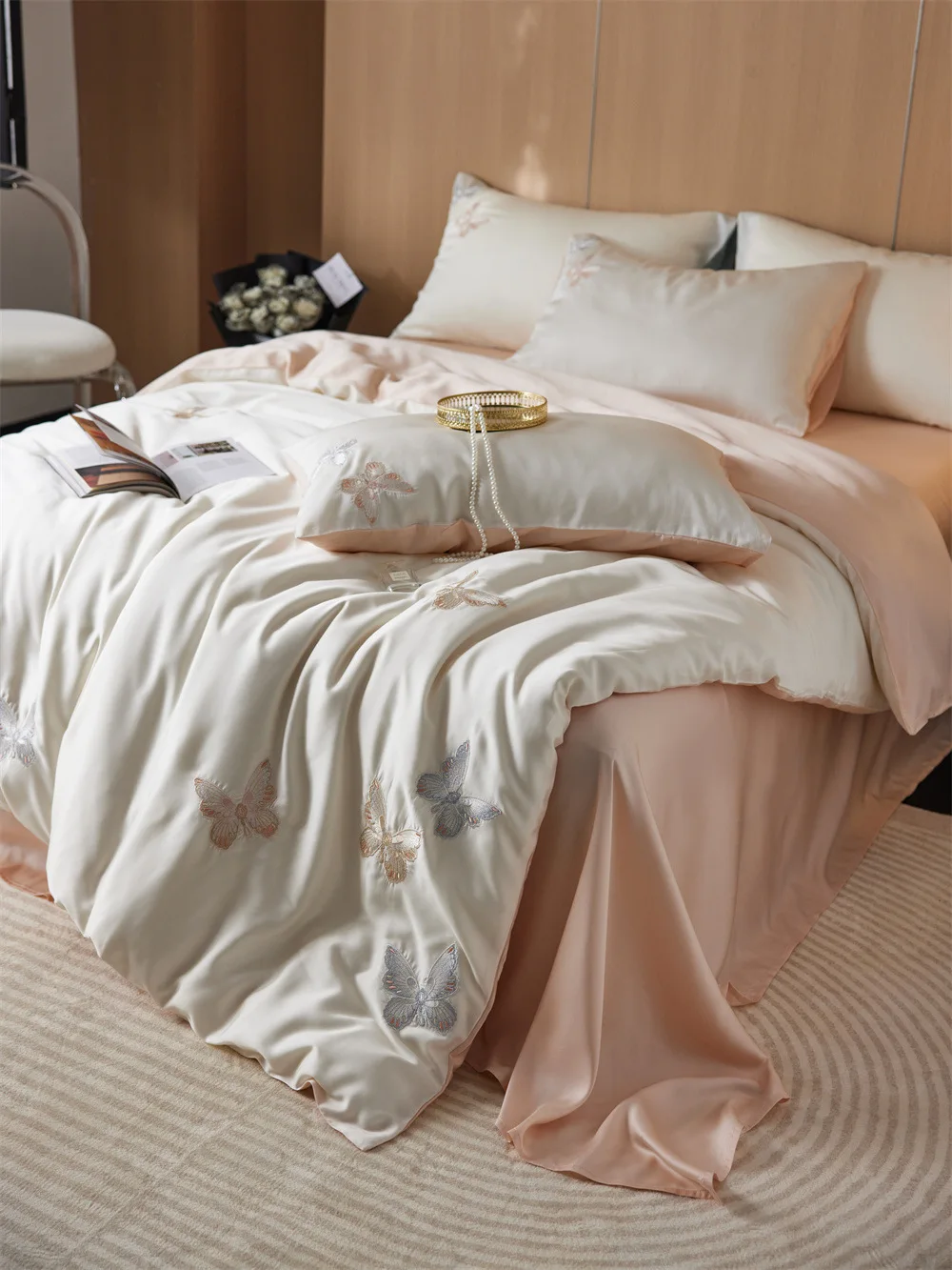 Ice Cool Silk Smooth 60pcs Austrian Orchid Sky Silk 4-piece Set with Clear Embroidery New Butterfly Duvet Cover