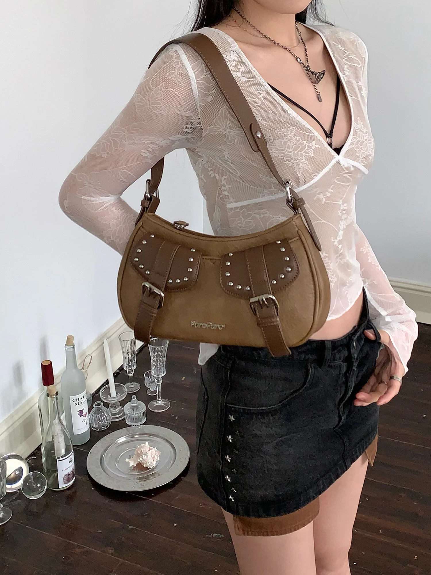 حقيبة ساعي Sweetheart Light Punk جديدة أصلية أمريكية عتيقة ببرشام تحت الإبط حقيبة ملونة ملمعة
