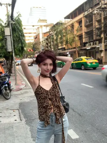 섹시한 여성용 베스트 외출용 비선형 무소매 목걸이 디자인 섹시한 여름용 여름용 베스트 탱크탑 톱 베스트 탱크탑 톱