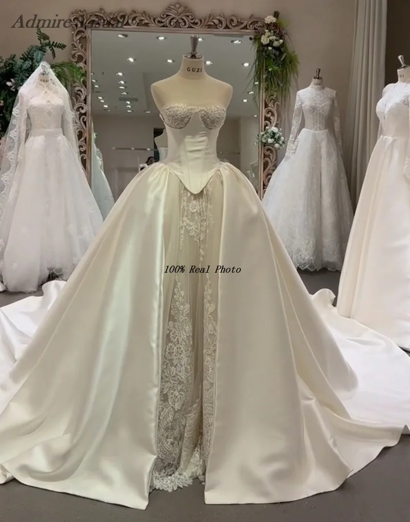 Admire Visual Customized Wedding Dress A-Line Lace Sleeveless Boat Neck Neckline Basque With Big Detachable Train Bride Gowns