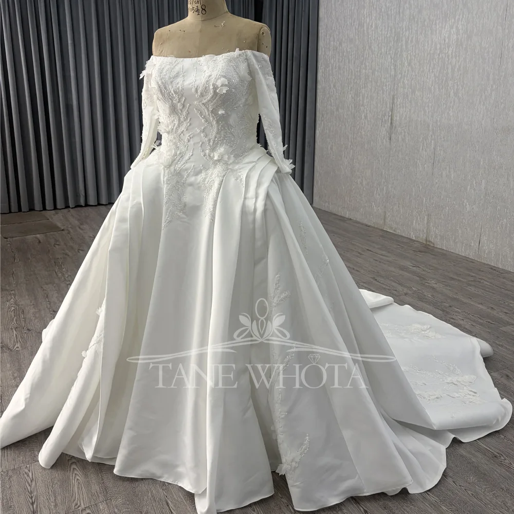긴 소매가 있는 플러스 사이즈 끈이 없는 웨딩 드레스 레이스업 백 아플리케 비즈 장식 스팽글 맞춤형 신부 가운