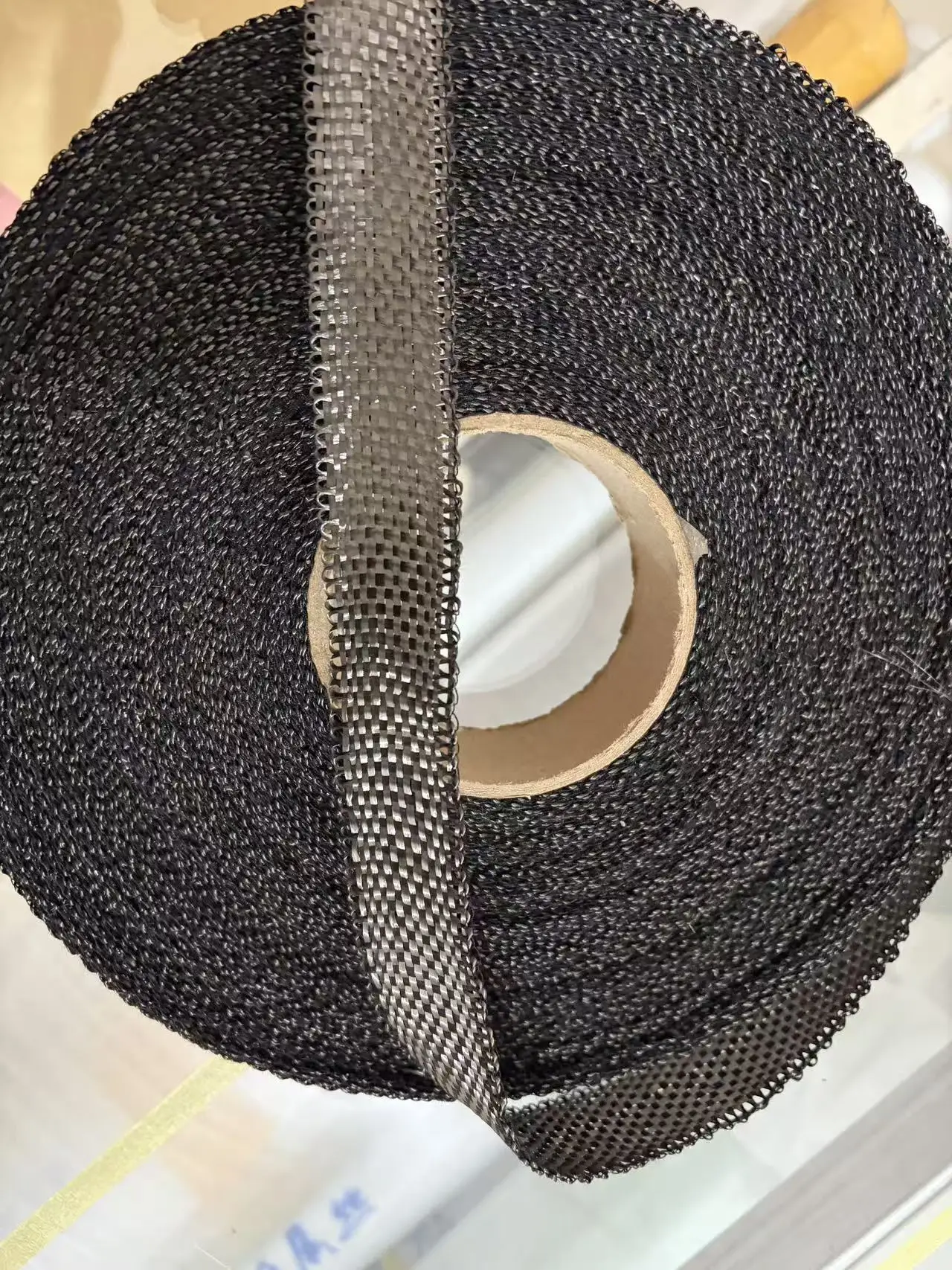 3K 240gsm Echtkohlefaser-Gewebeband, einfache Webart, 25mm 50mm 100mm breit, hohe Temperaturbeständigkeit und hohe Festigkeit – Detail 1