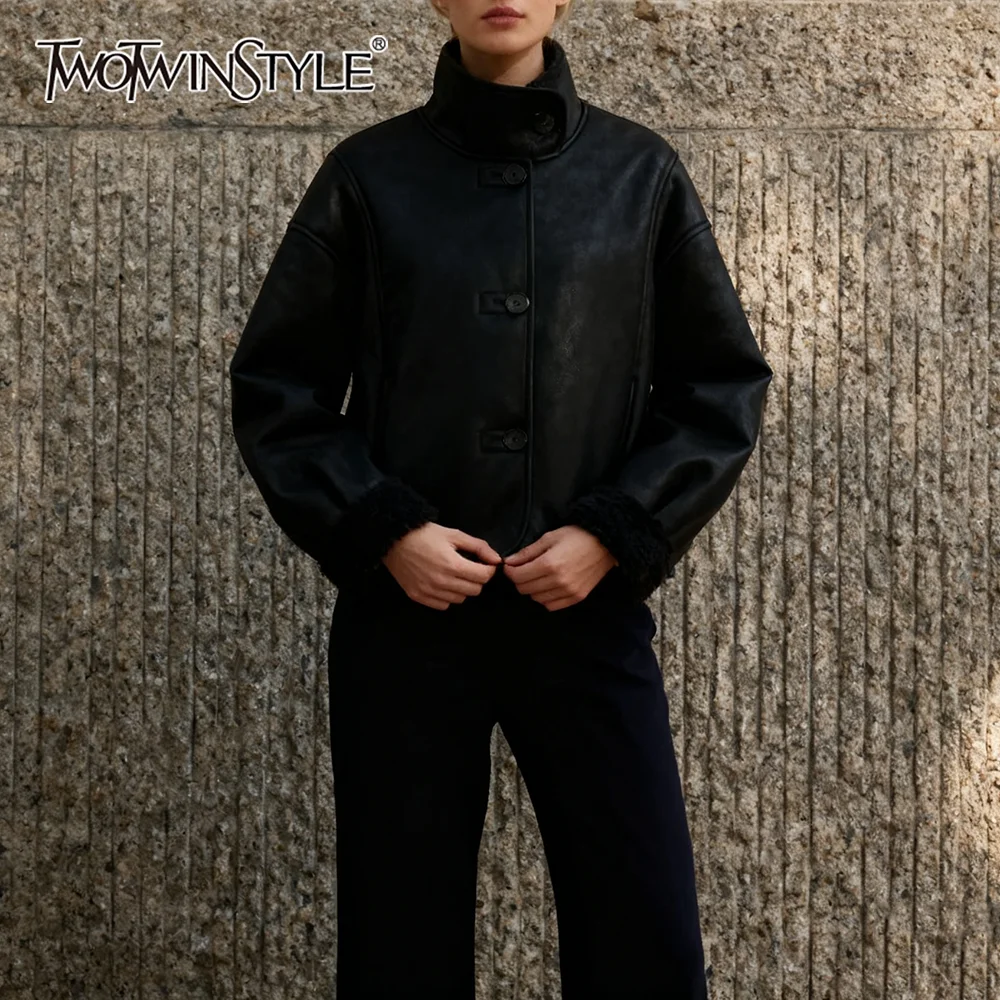 

TWOTWINSTYLE уличная повседневная кожаная куртка для женщин с воротником-стойкой и длинным рукавом, однотонные куртки из овечьей шерсти, женская мода, новинка