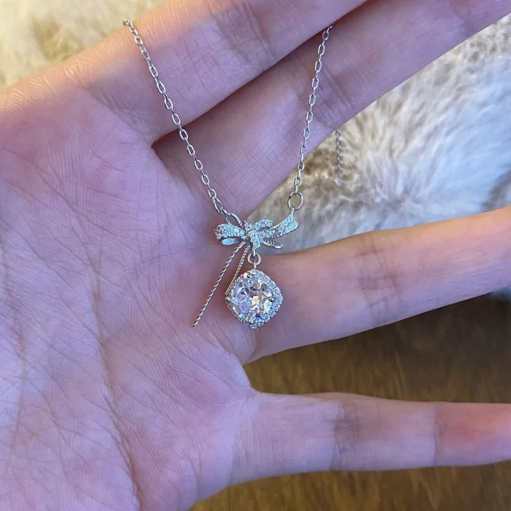 Sweet Bow Cubic Zirconia Pendant Necklace for Women Delicate High-End Minimalist Collarbone Chain, Niche Trendy Jewelry Gift