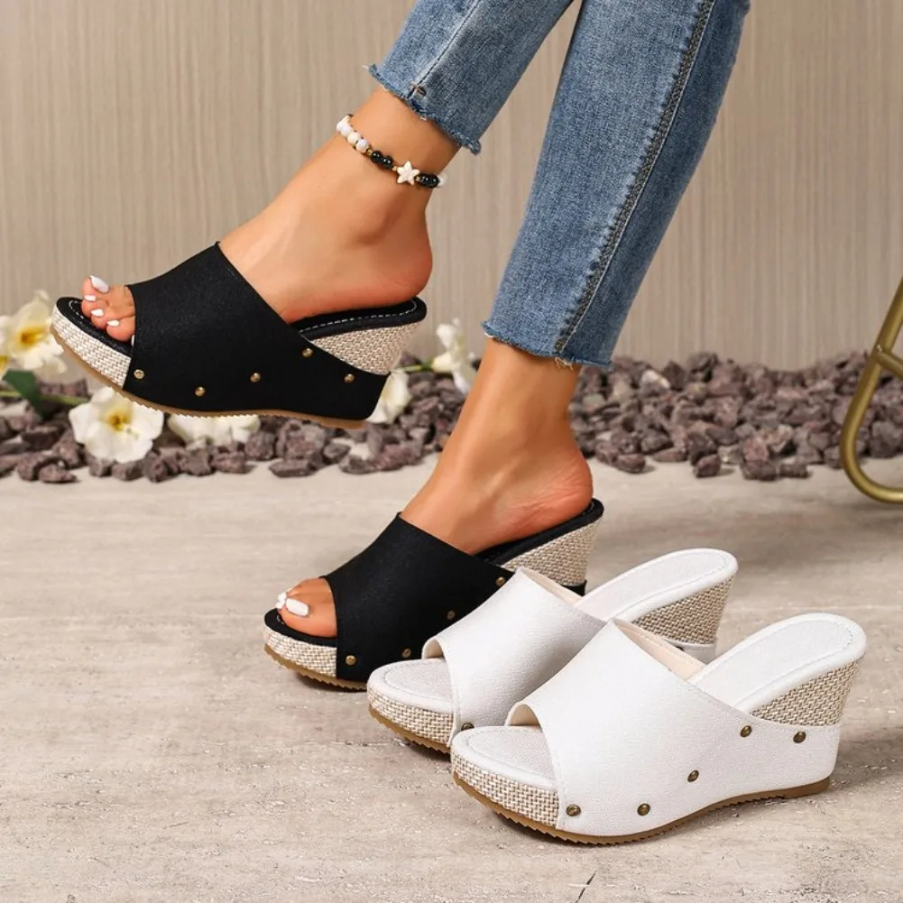 

Летние женские эспадрильи-мюли на танкетке 2026 года, черно-белые, с открытым носком, на платформе, повседневные, без застежек, пляжные, с декором из заклепок