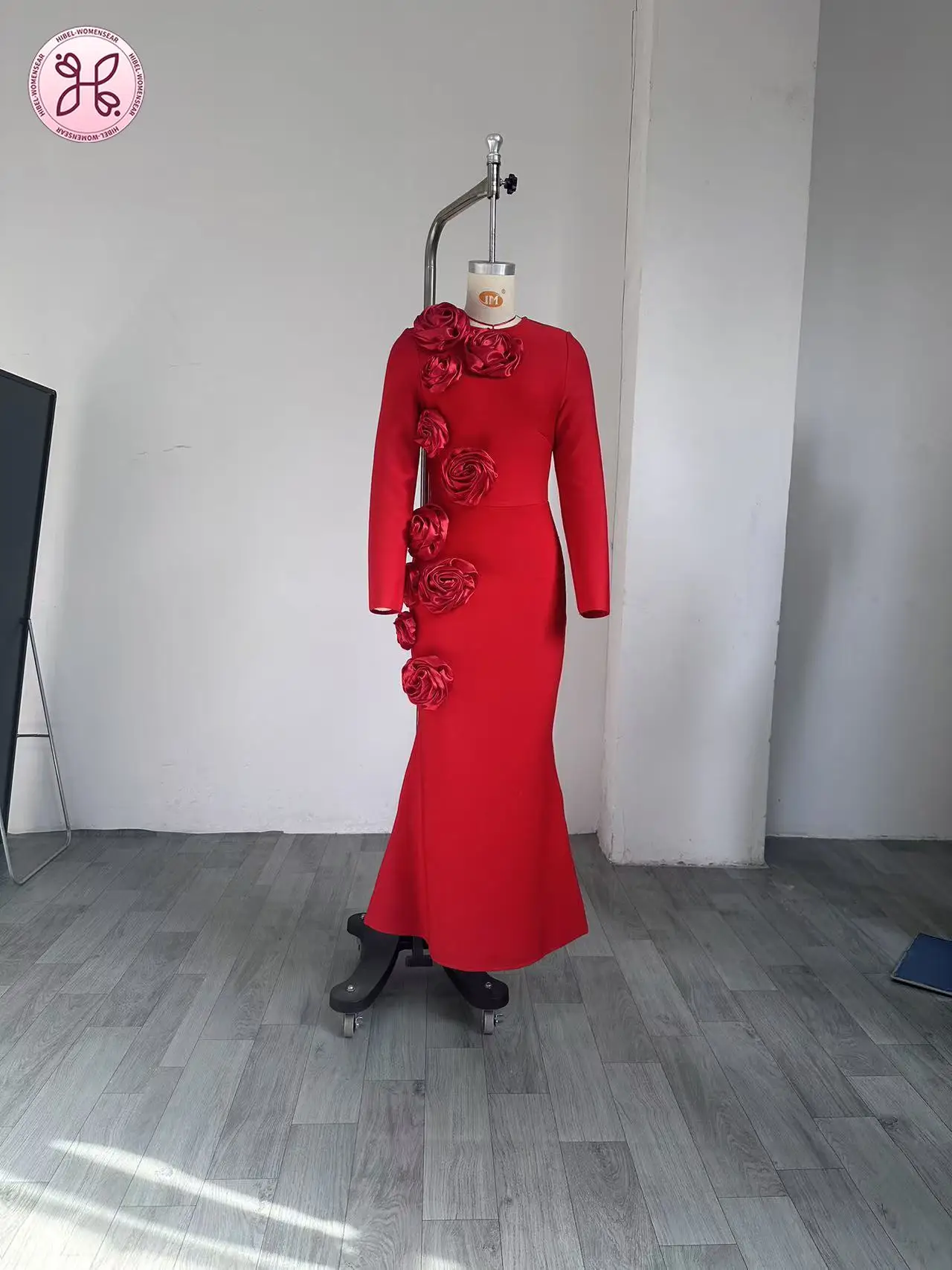 

Couture-Inspired Bandage - 3D Floral Appliqué & Sculptural Silhouette