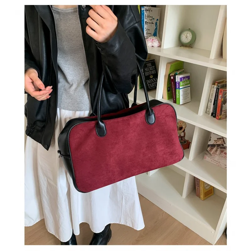 

Premium Women's Messenger Bag Made Of Lion-Print Leather Boasting Paris Vintage Neat Spacious Soft Daily Style​