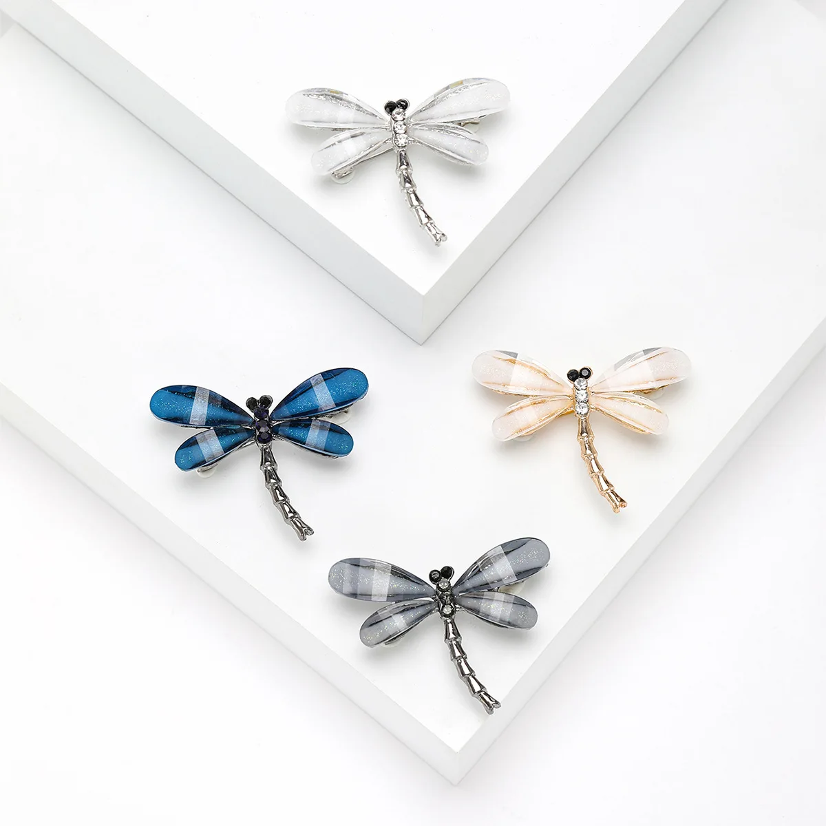 

Beautiful Acrylic Dragonfly Brooch Ladies Unisex Multi-color Optional Insect Pin Banquet Office Party friends Gift Accessory