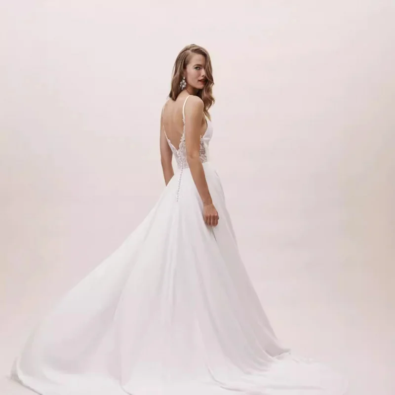 

French Retro Light Wedding Dress Bride Gown Travel Shoot SimpleVSlimming Party Dress with Collar and Straps