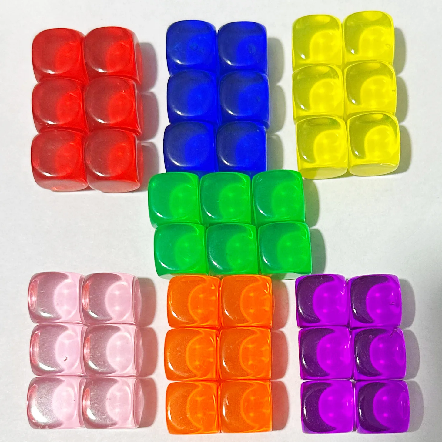 

Оптовая продажа 20 штук 14 мм красочные прозрачные пустые игральные кости D6 с круглым углом для настольной игры-головоломки