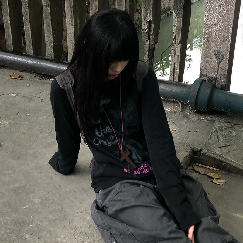 Karrram اليابانية Y2k أنيمي تي شيرت مطبوع خمر Harajuku كم طويل تي شيرت 2000s جماليات الشارع الشهير الأمريكية الرجعية 90s