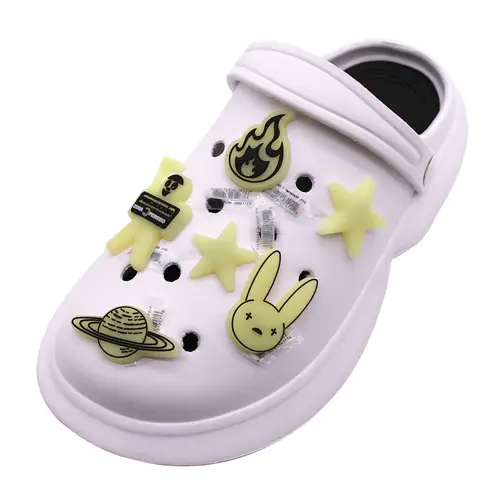 Imagen 2 del producto Dijes luminosos para zapatos de PVC, Bad Bunny, sandalias de diseñador, decoraciones superiores, accesorios fluorescentes, planeta, estrellas, hebilla de alfileres de zuecos, 1 Uds.