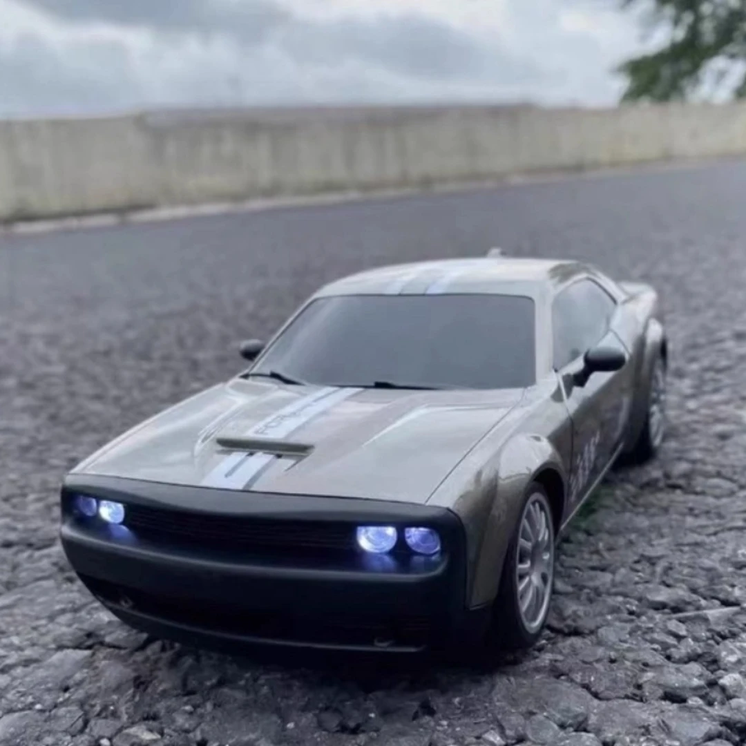 รถบังคับวิทยุ RC ขนาด 1/24 ระดับมืออาชีพ สำหรับดริฟท์แข่งความเร็วสูง ขับเคลื่อน 4 ล้อ แบบจำลองเสมือนจริง พร้อมเล่น (RTR) ของเล่นไฟฟ้า ของขวัญสำหรับผู้ใหญ่และเด็ก มีสินค้าพร้อมส่ง